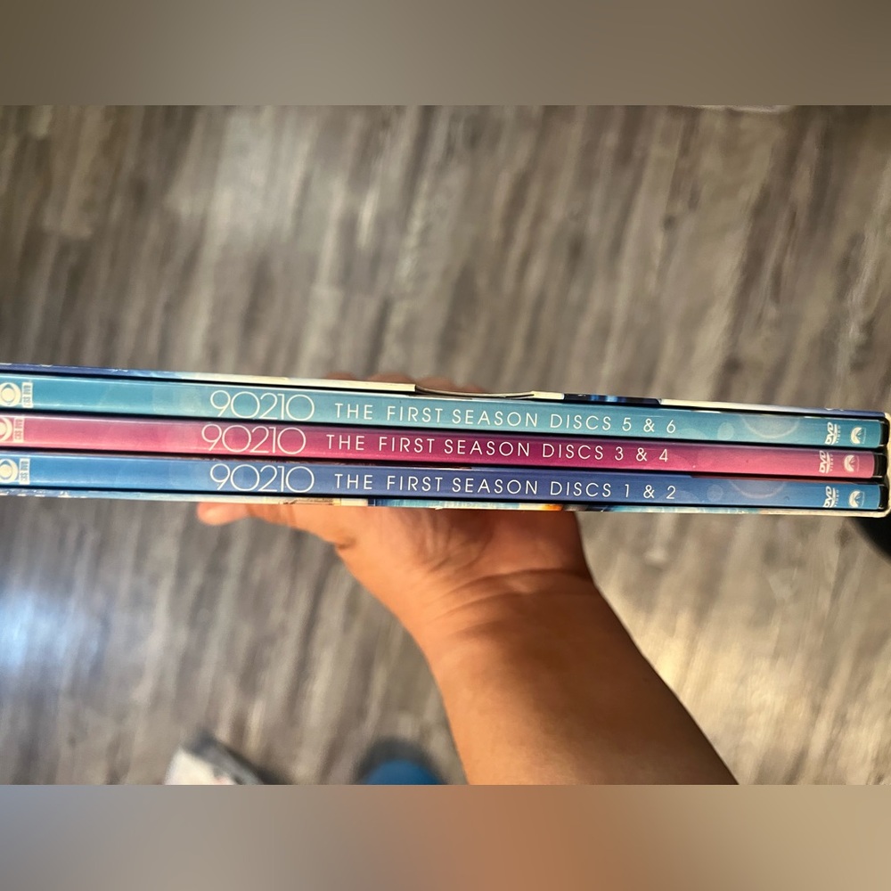 90210: The First Season DVD Set - Picture 2 of 3